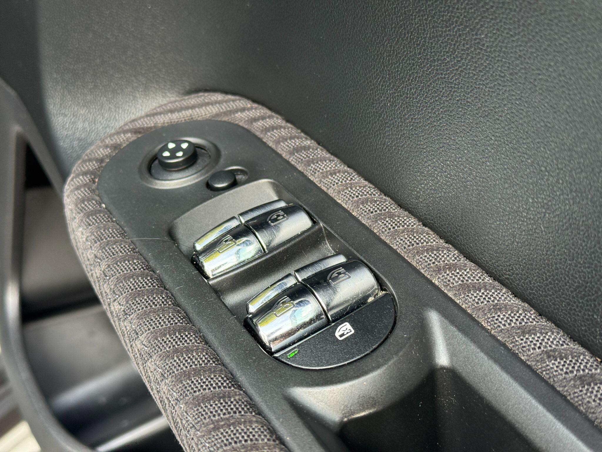 Mini Countryman view 31