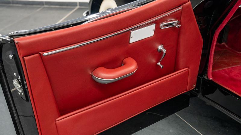 Jaguar XK150 view 13