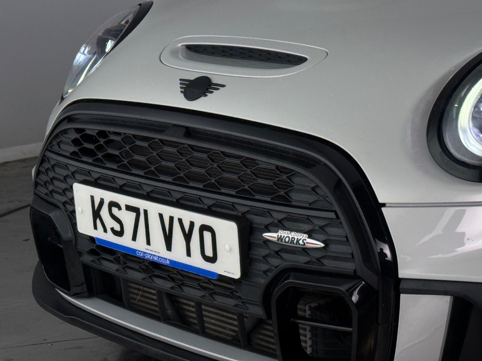 Mini Convertible view 31