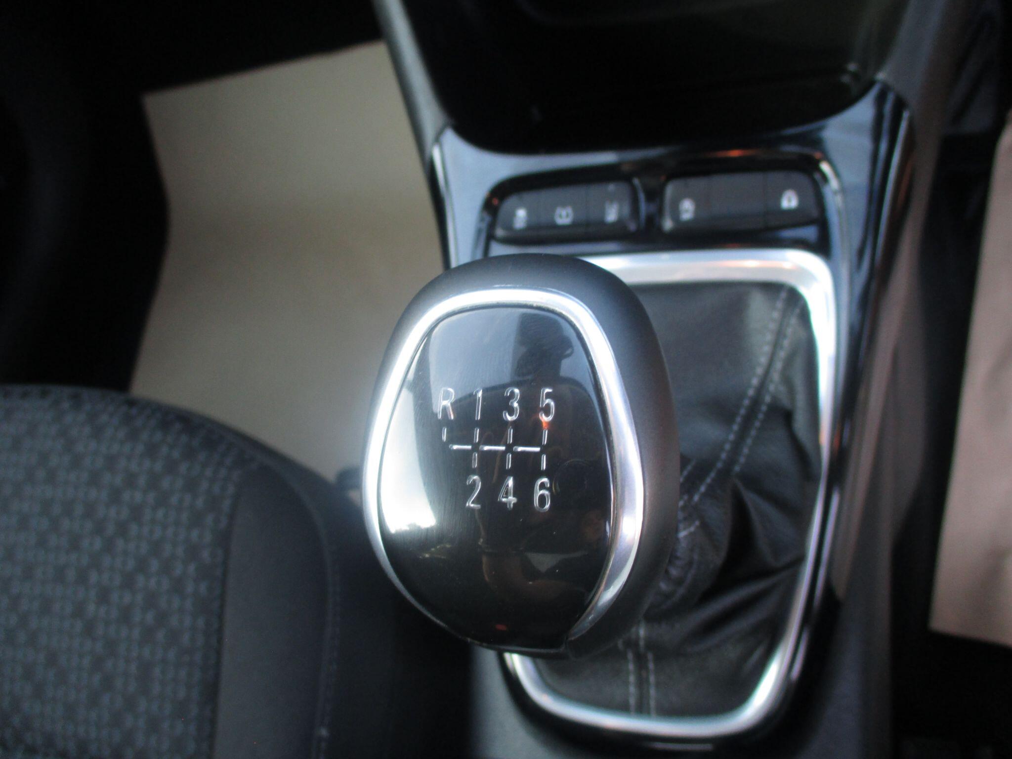 Vauxhall Crossland X view 45