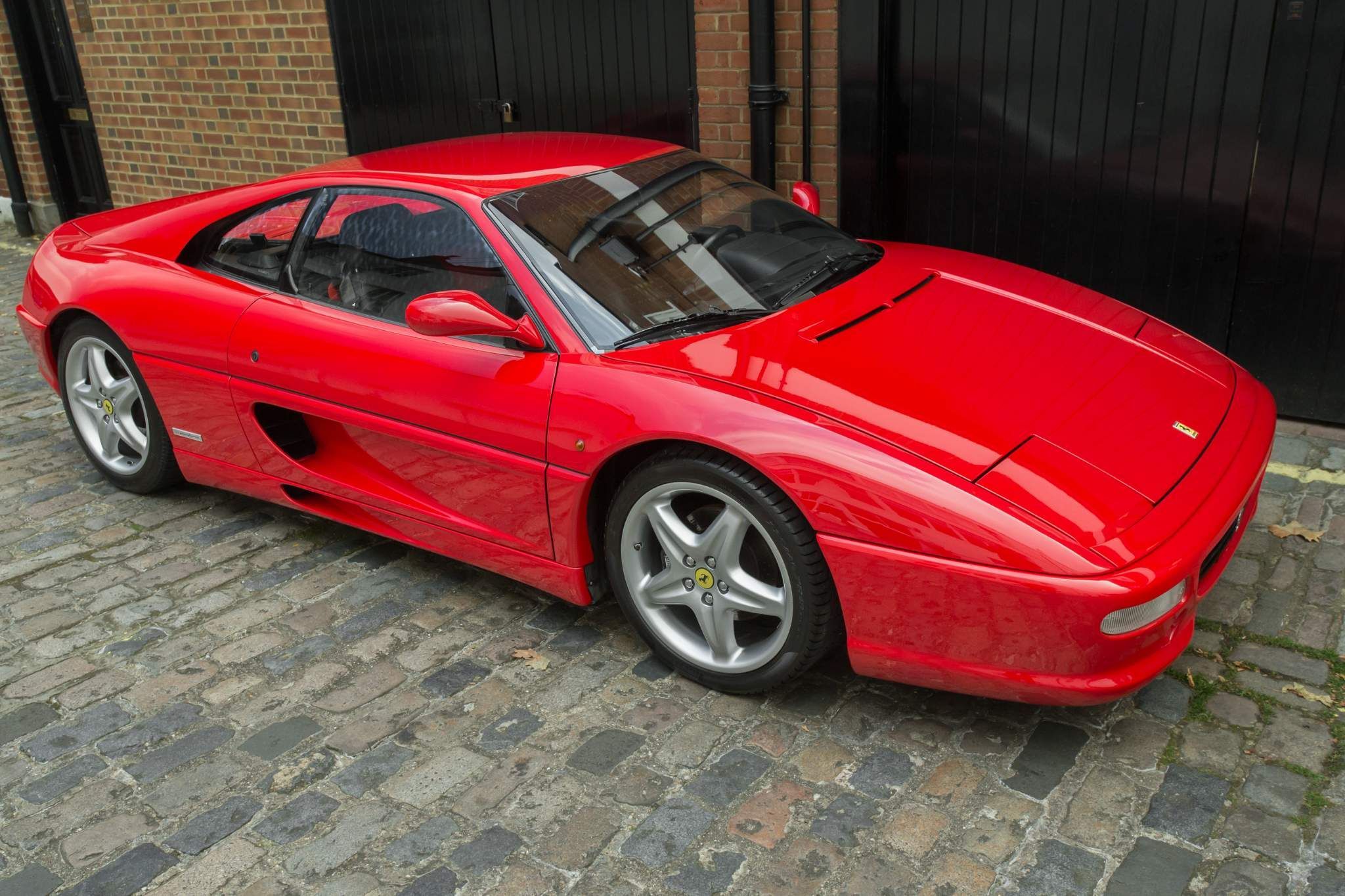 Ferrari F355 view 5
