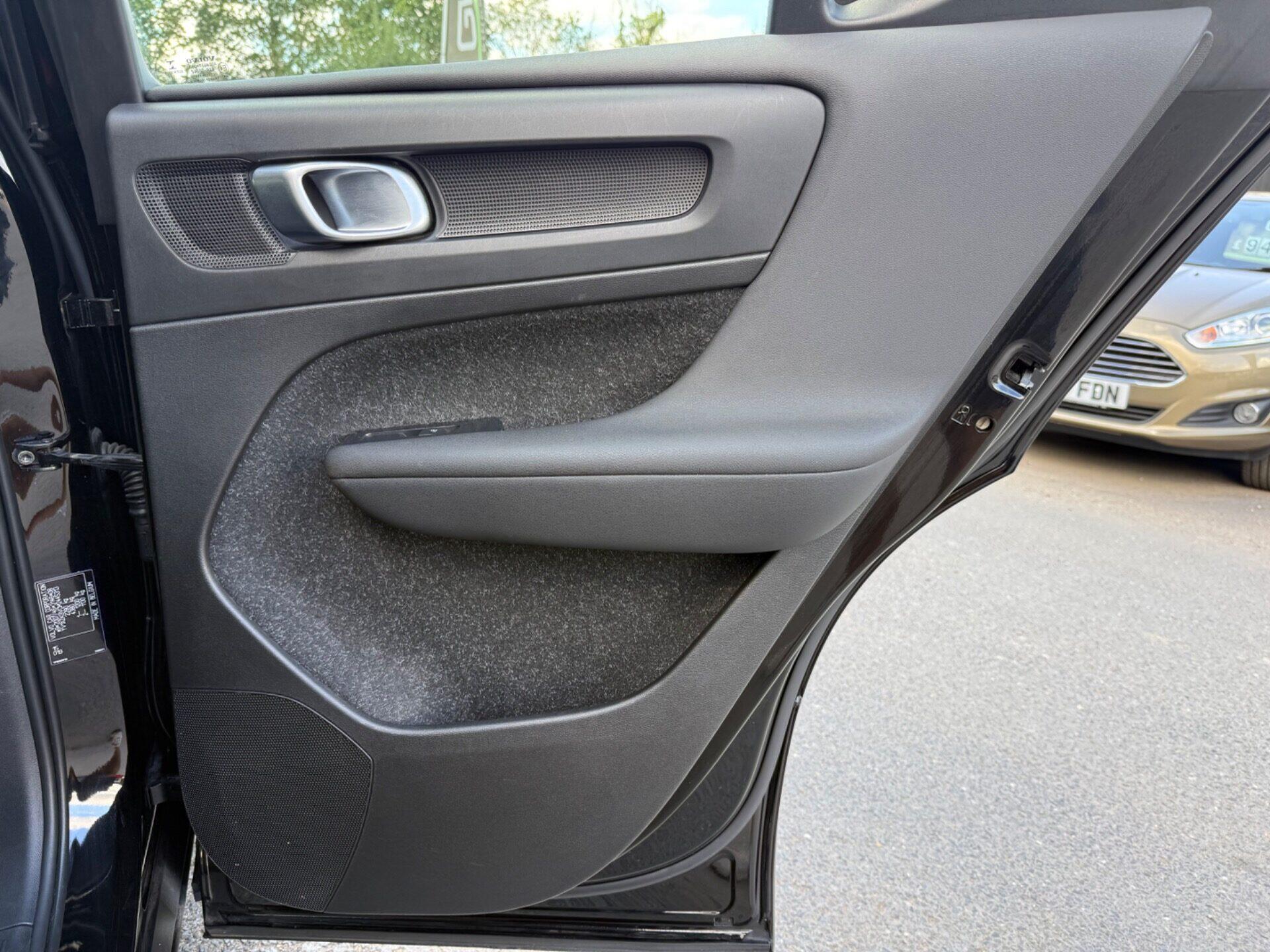 Volvo XC40 view 33