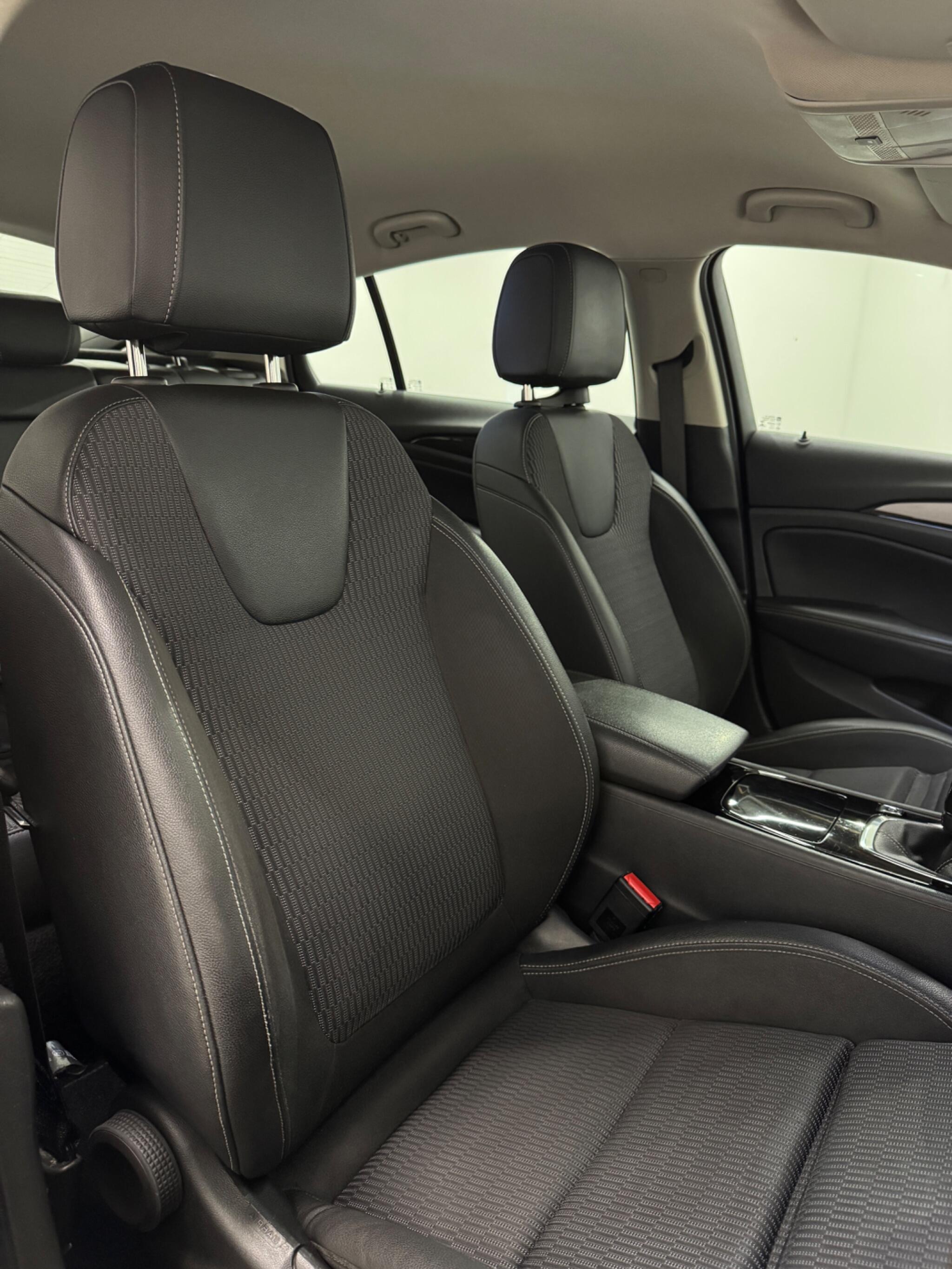 Vauxhall Insignia view 9