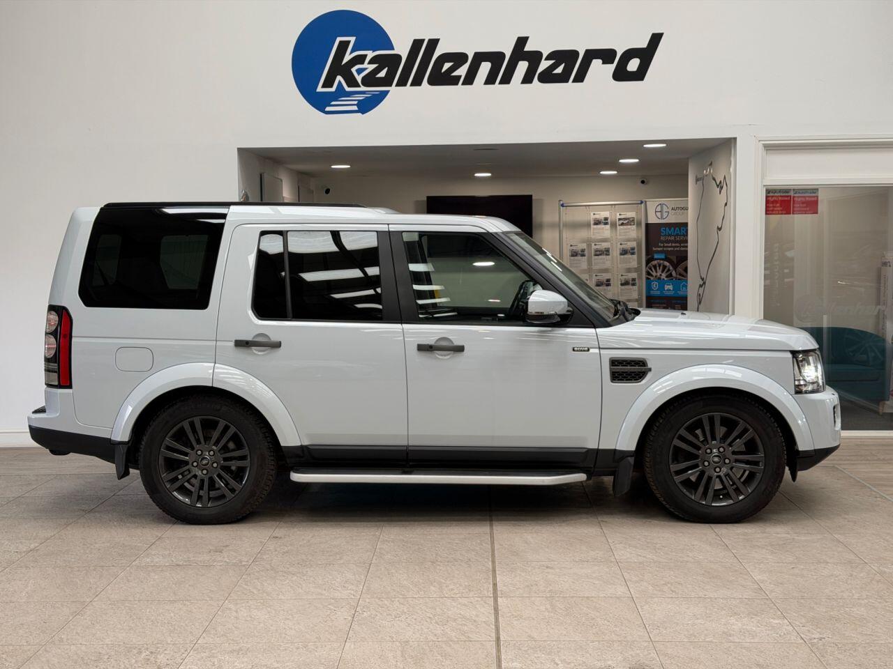 Land Rover Discovery 4 view 2