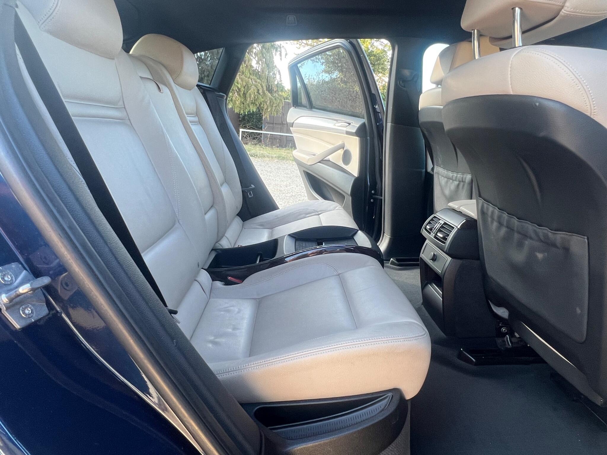 BMW X6 view 25