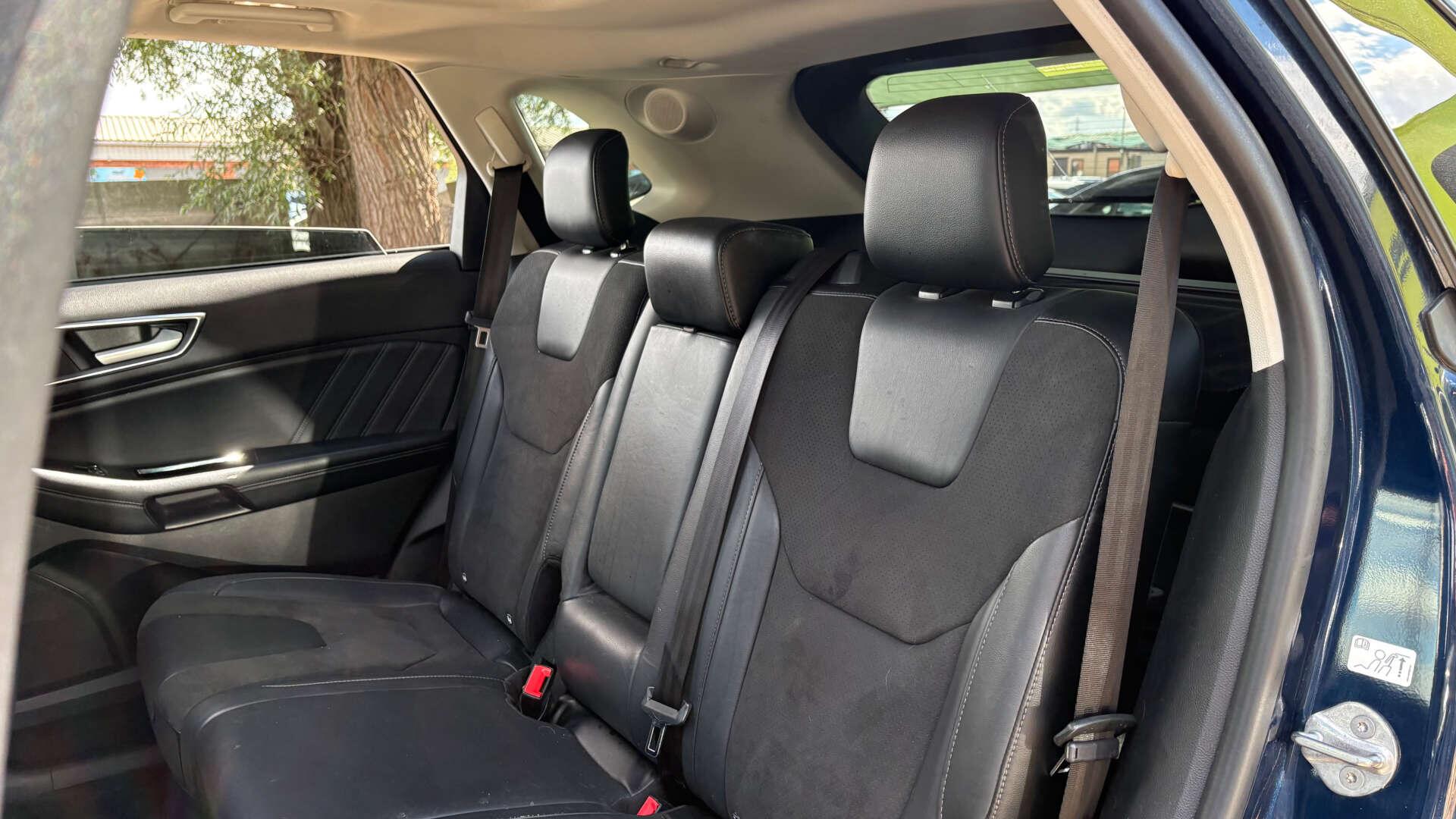 Ford Edge view 11