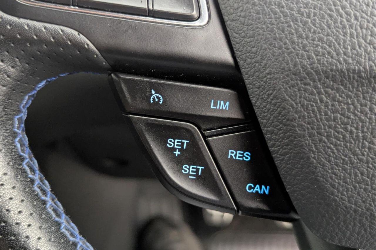 Ford Focus view 33