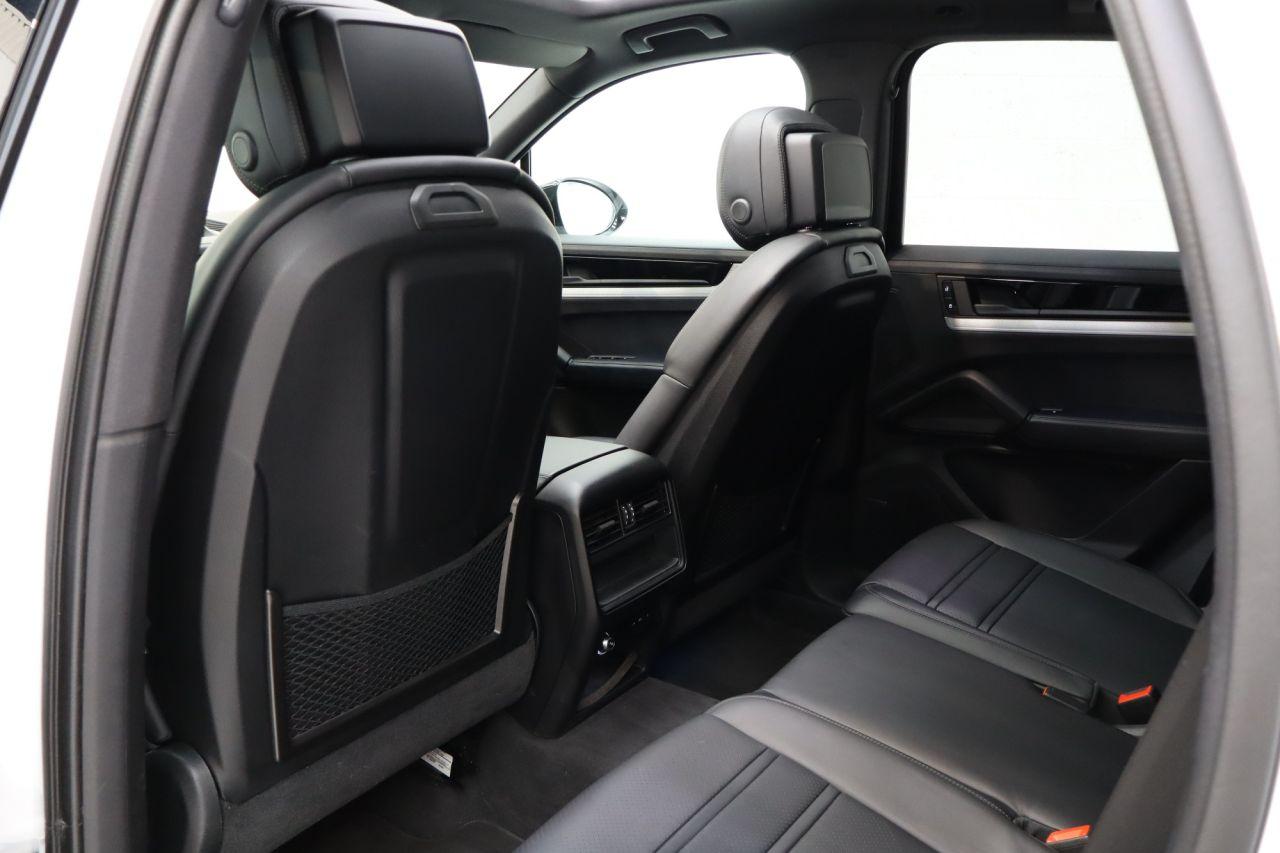 Porsche Cayenne view 18