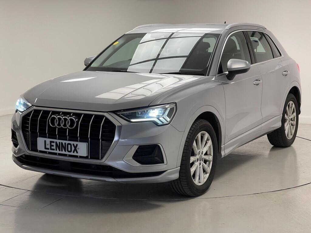 Audi Q3 view 3