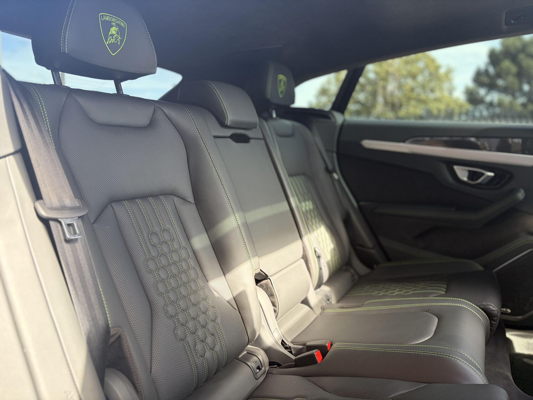 Lamborghini Urus view 45