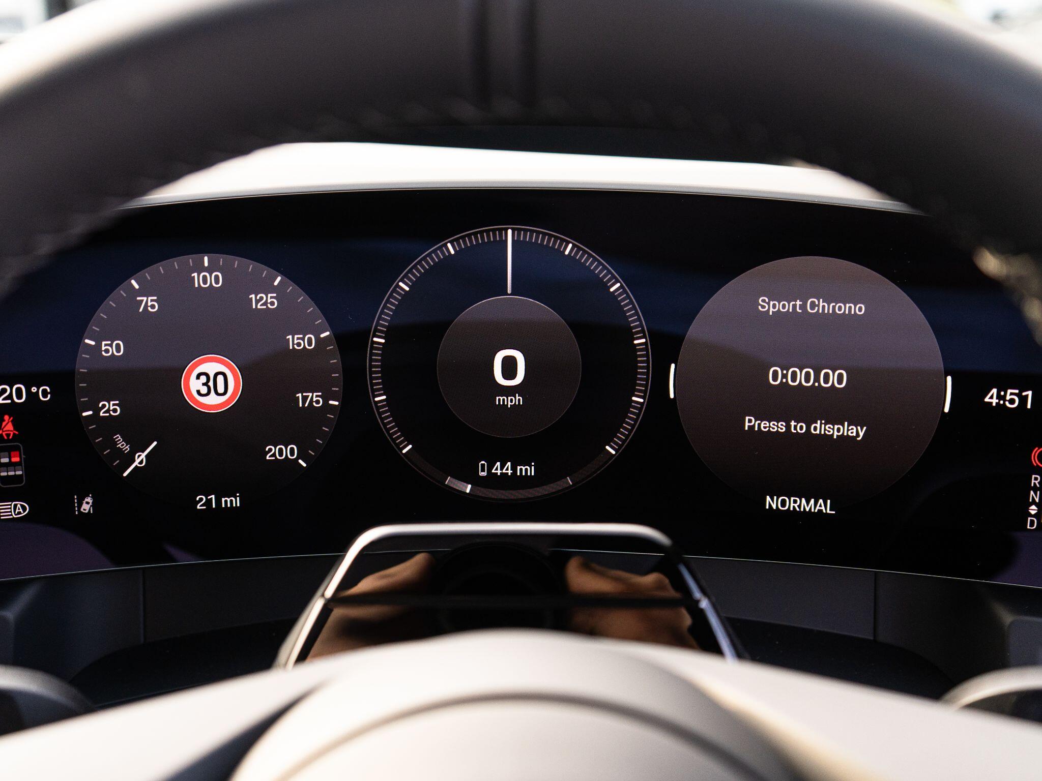 Porsche Cayenne view 33