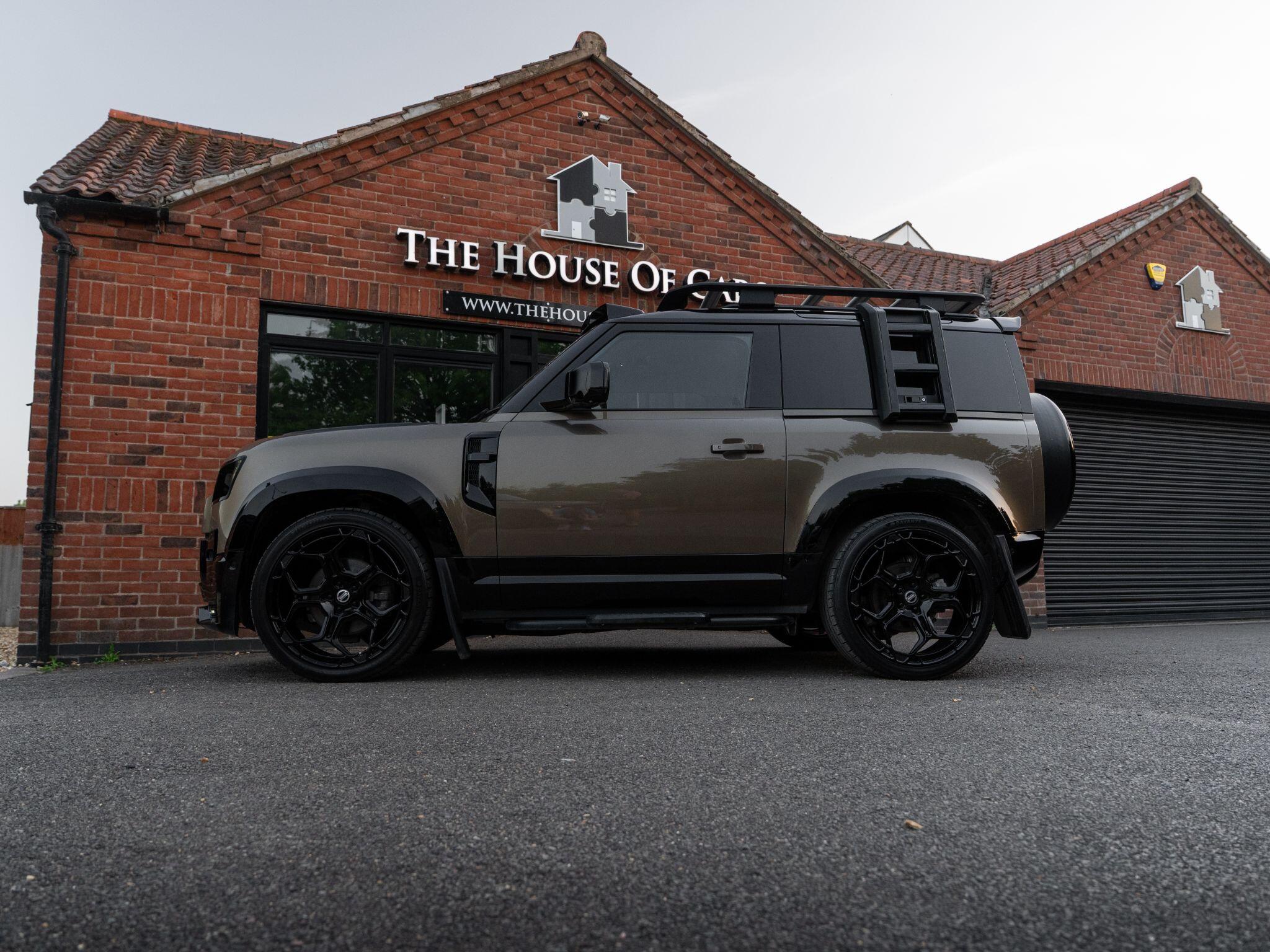 Land Rover Defender 90 view 18