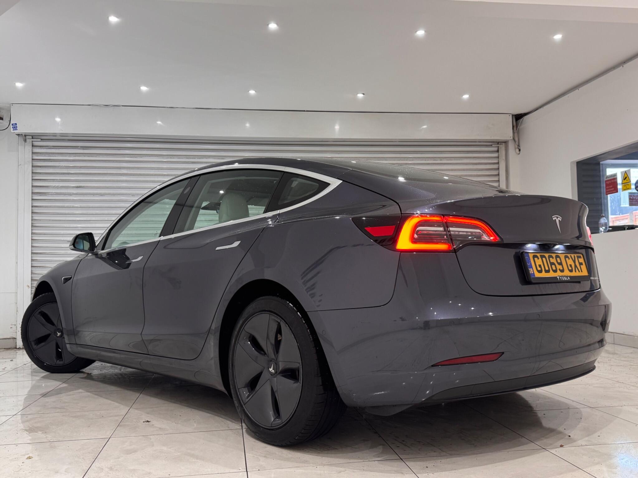 Tesla Model 3 view 5