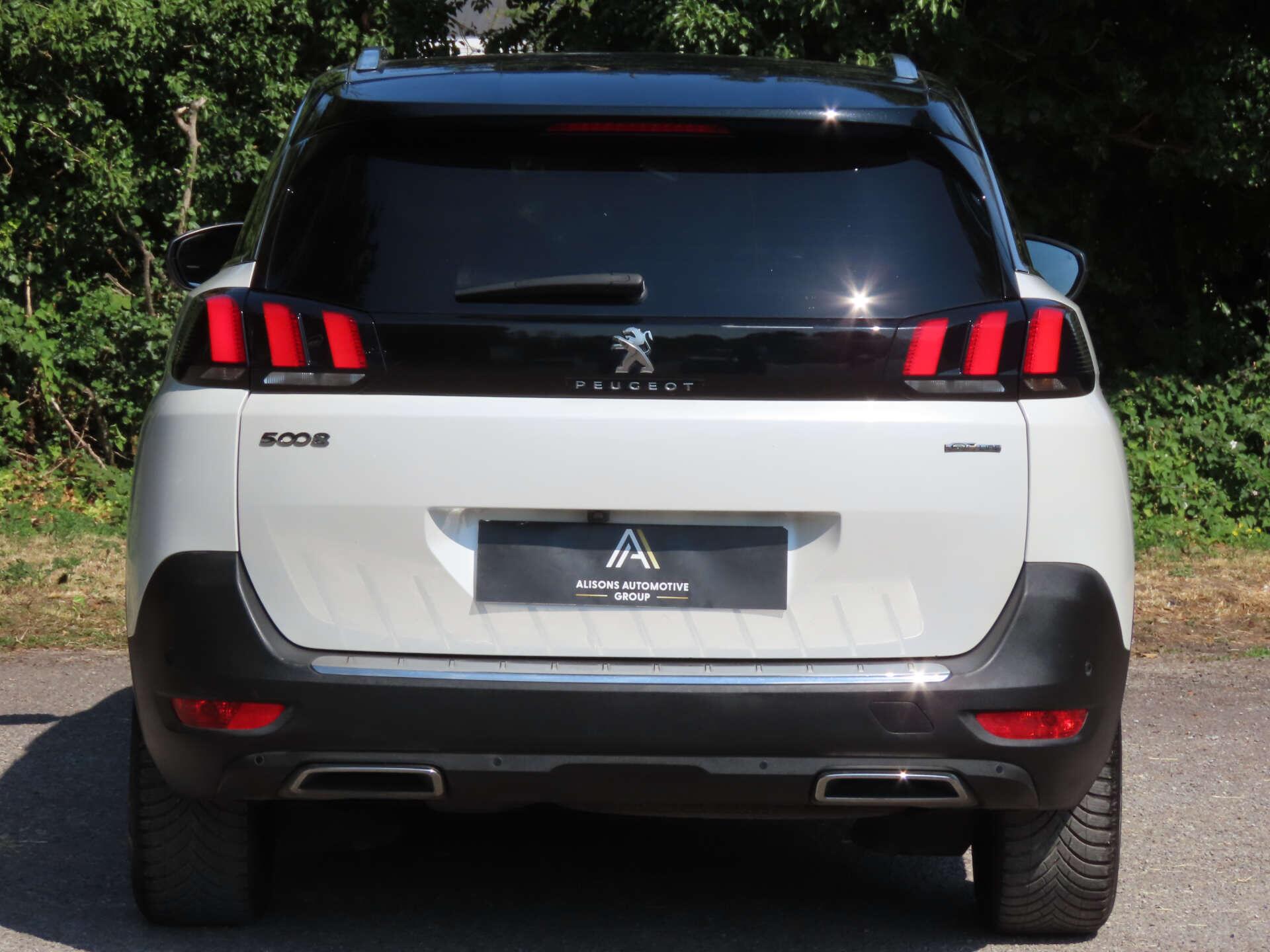 Peugeot 5008 view 5
