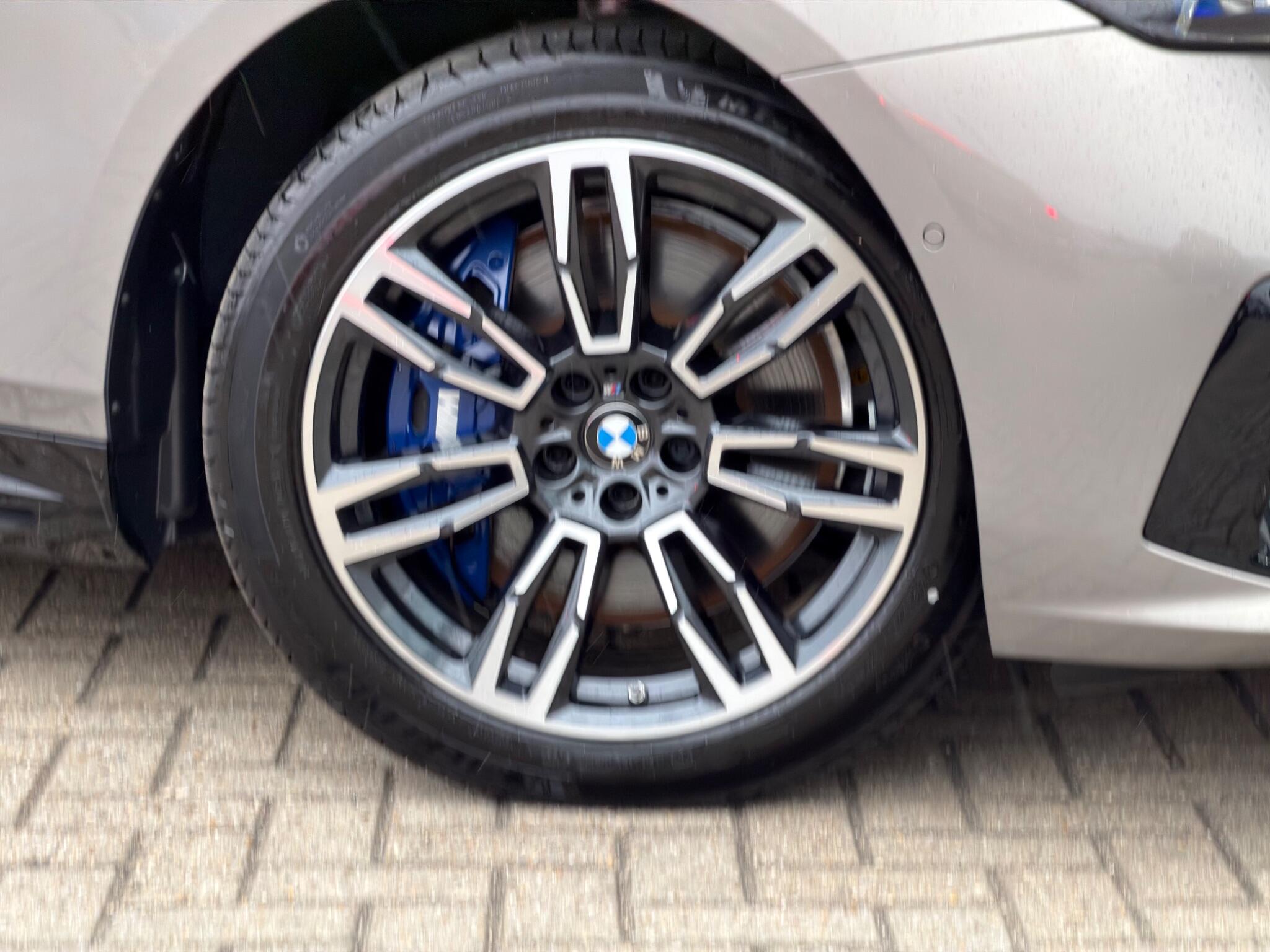 BMW 5 Series view 16