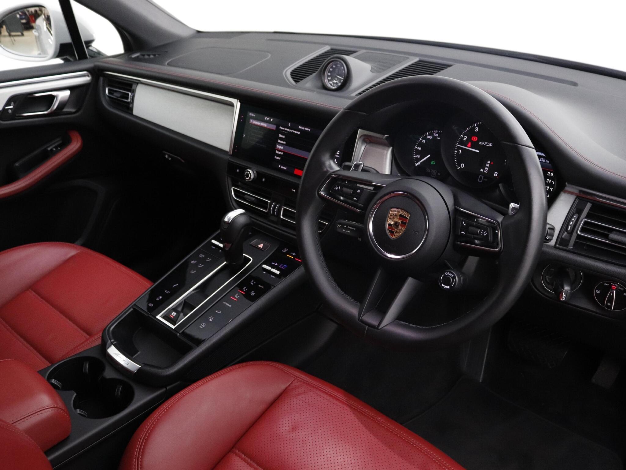 Porsche Macan view 9