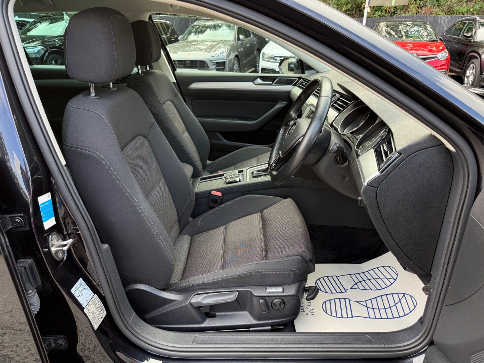 Volkswagen Passat view 15