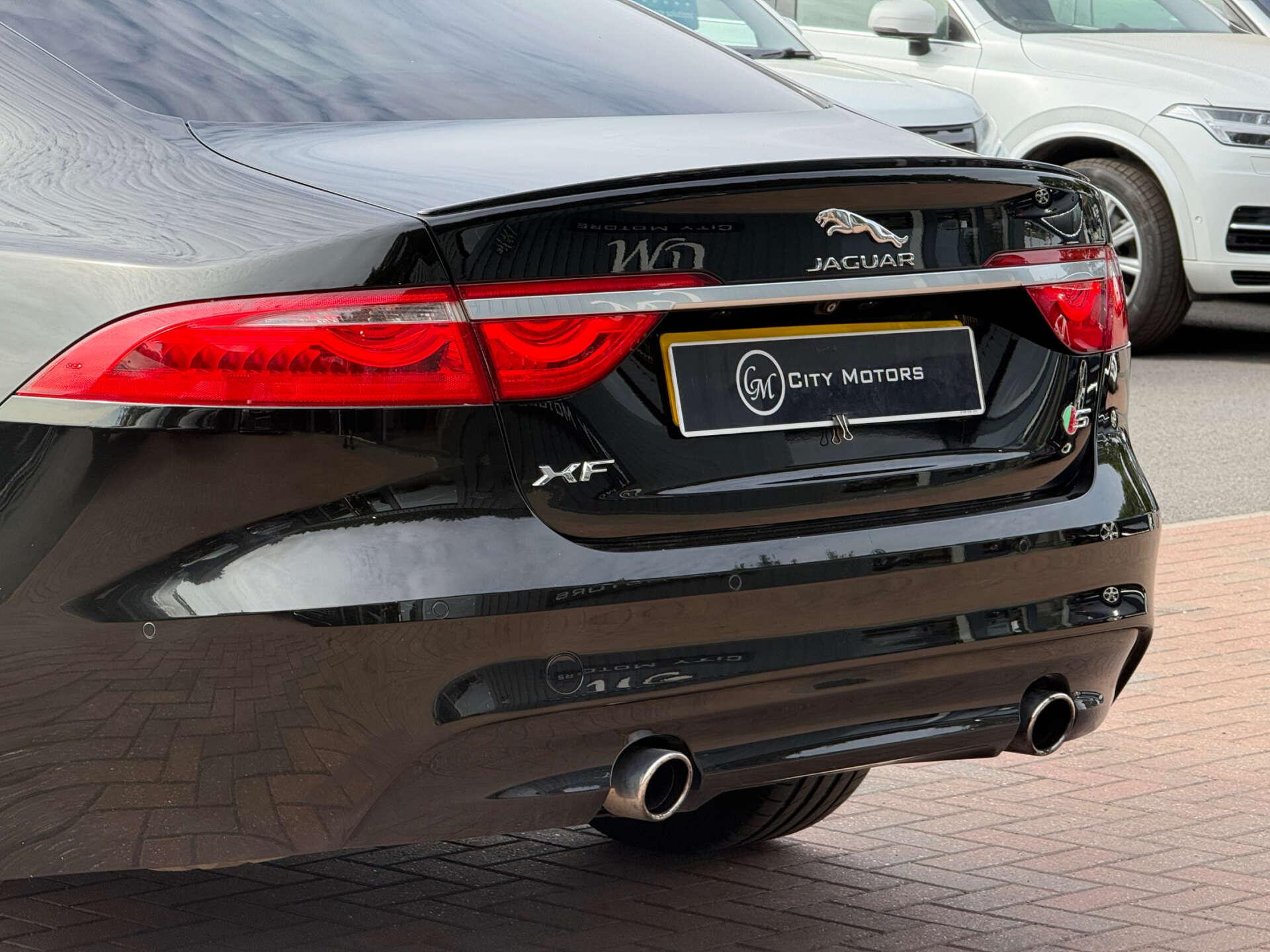 Jaguar XF view 21