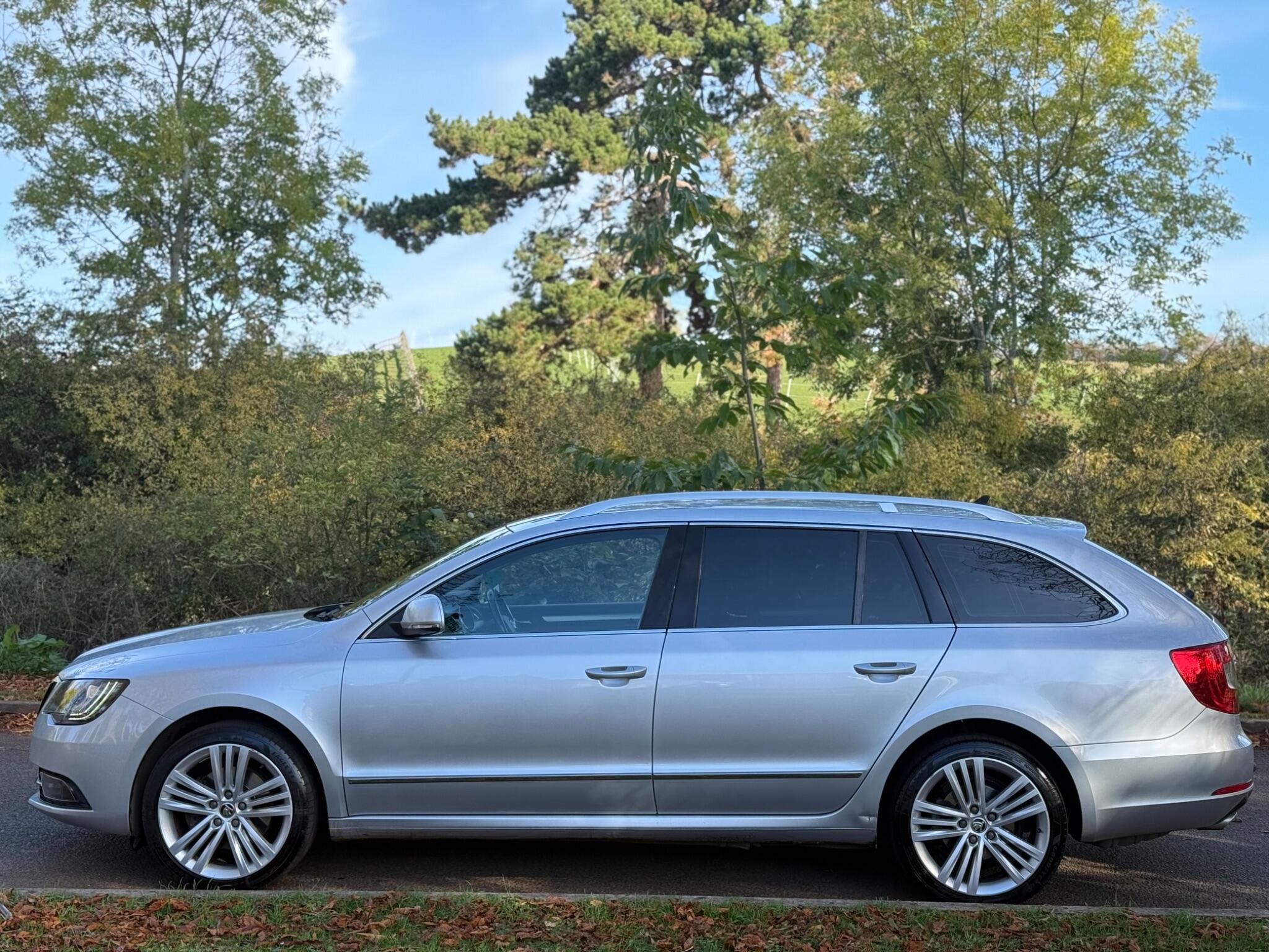 2013 Skoda Superb 2.0 TDI Elegance Euro 5 (s/s) 5dr • 155,000 miles image 3