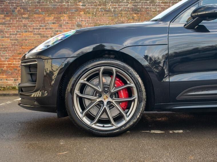 Porsche Macan view 8