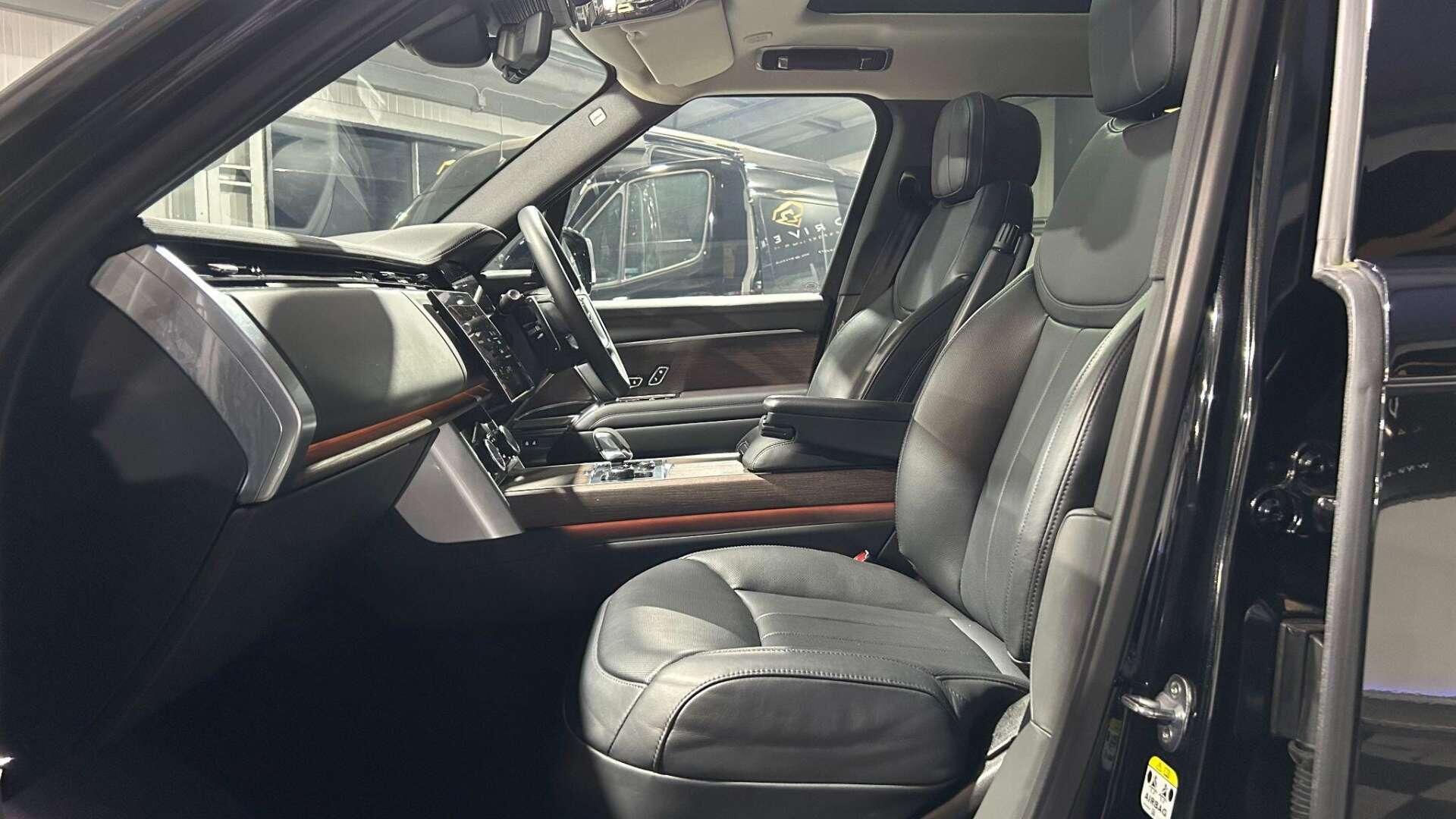 Land Rover Range Rover view 24