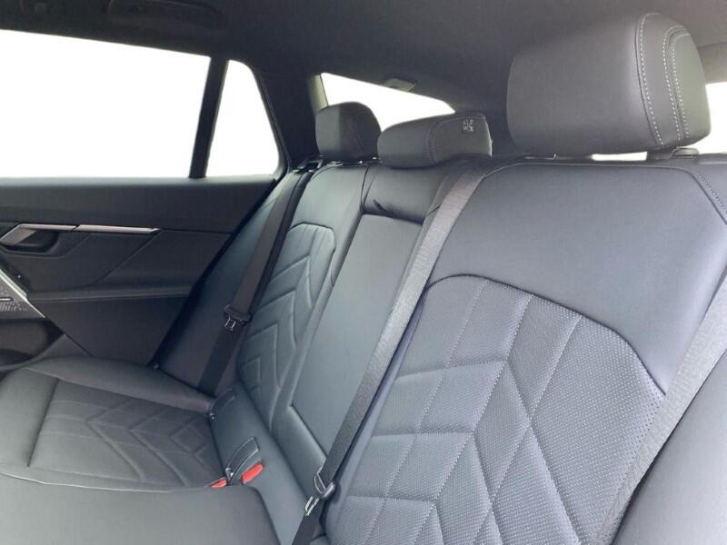BMW 5 Series view 12