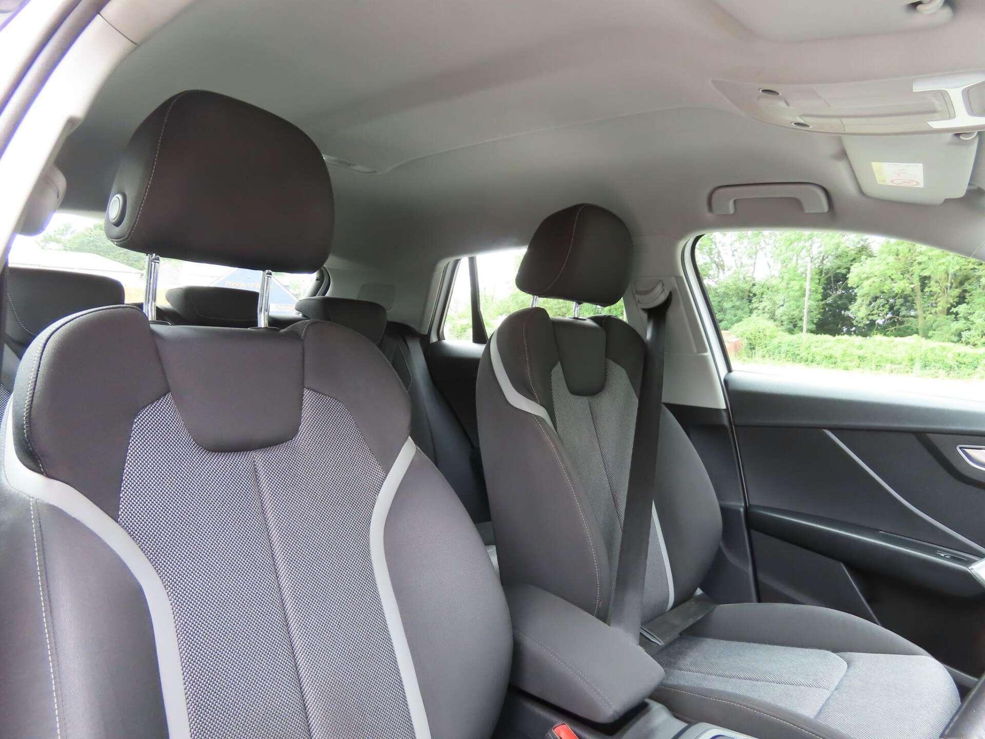 Audi Q2 view 8