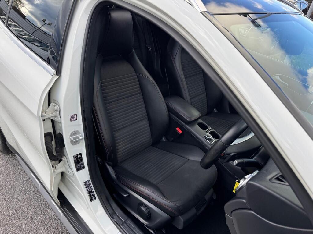 Mercedes-Benz Gla view 18