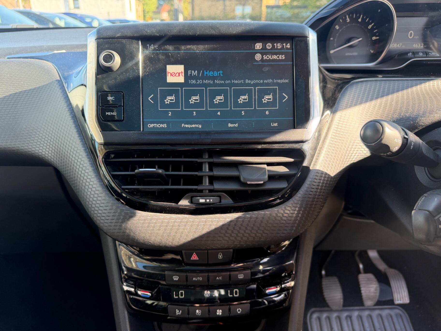 Peugeot 2008 view 16