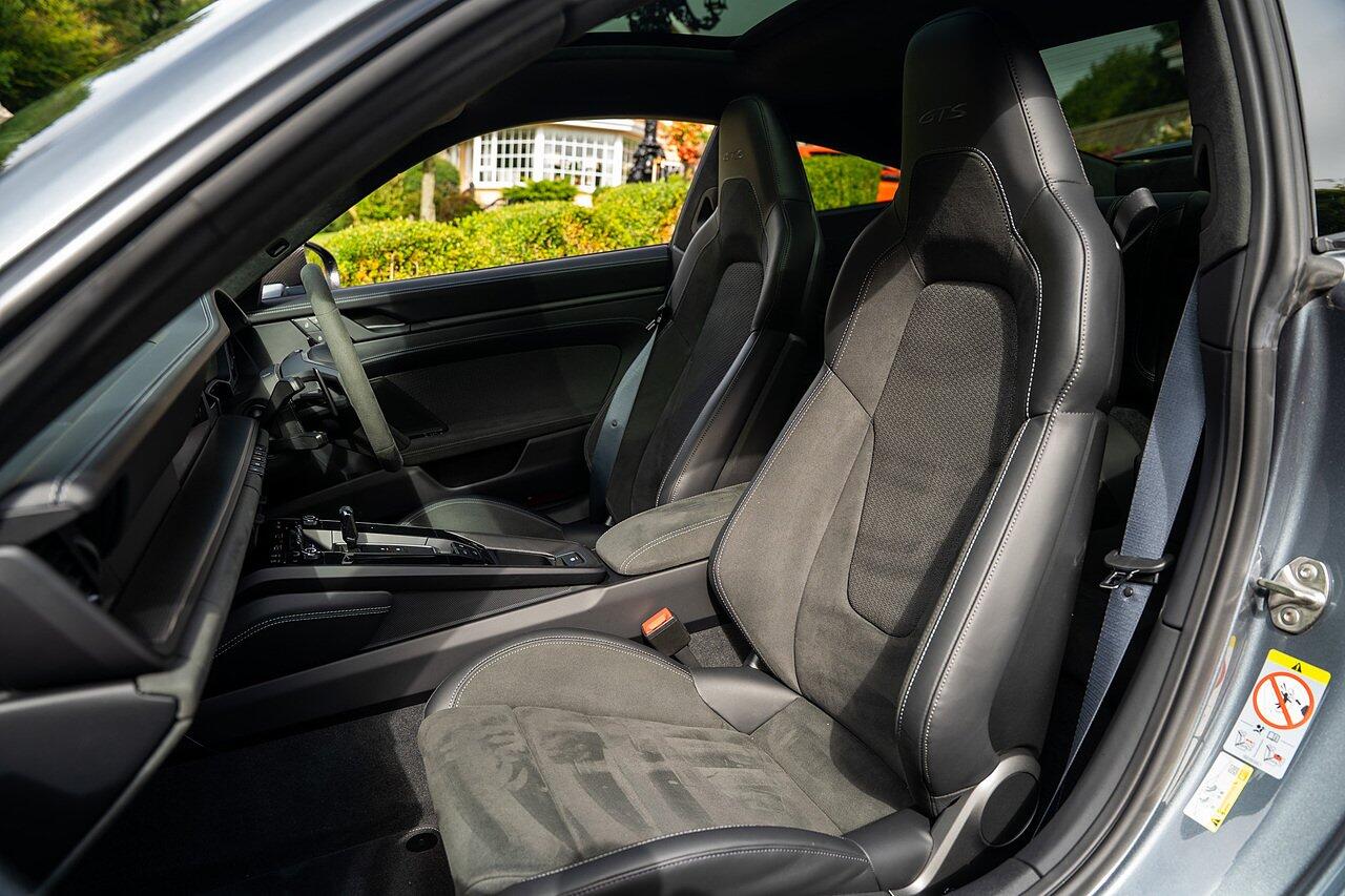Porsche 911 view 78
