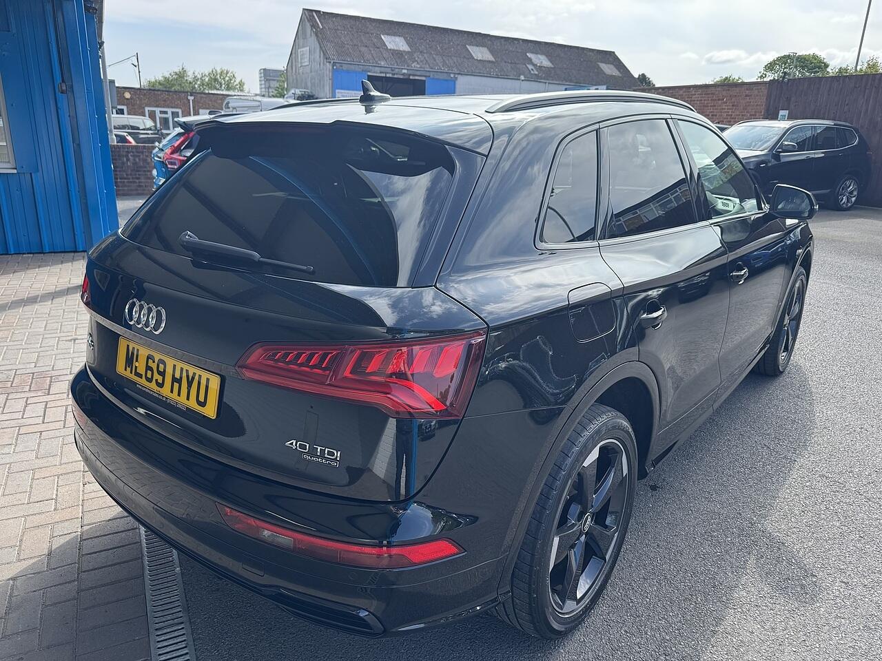Audi Q5 view 6