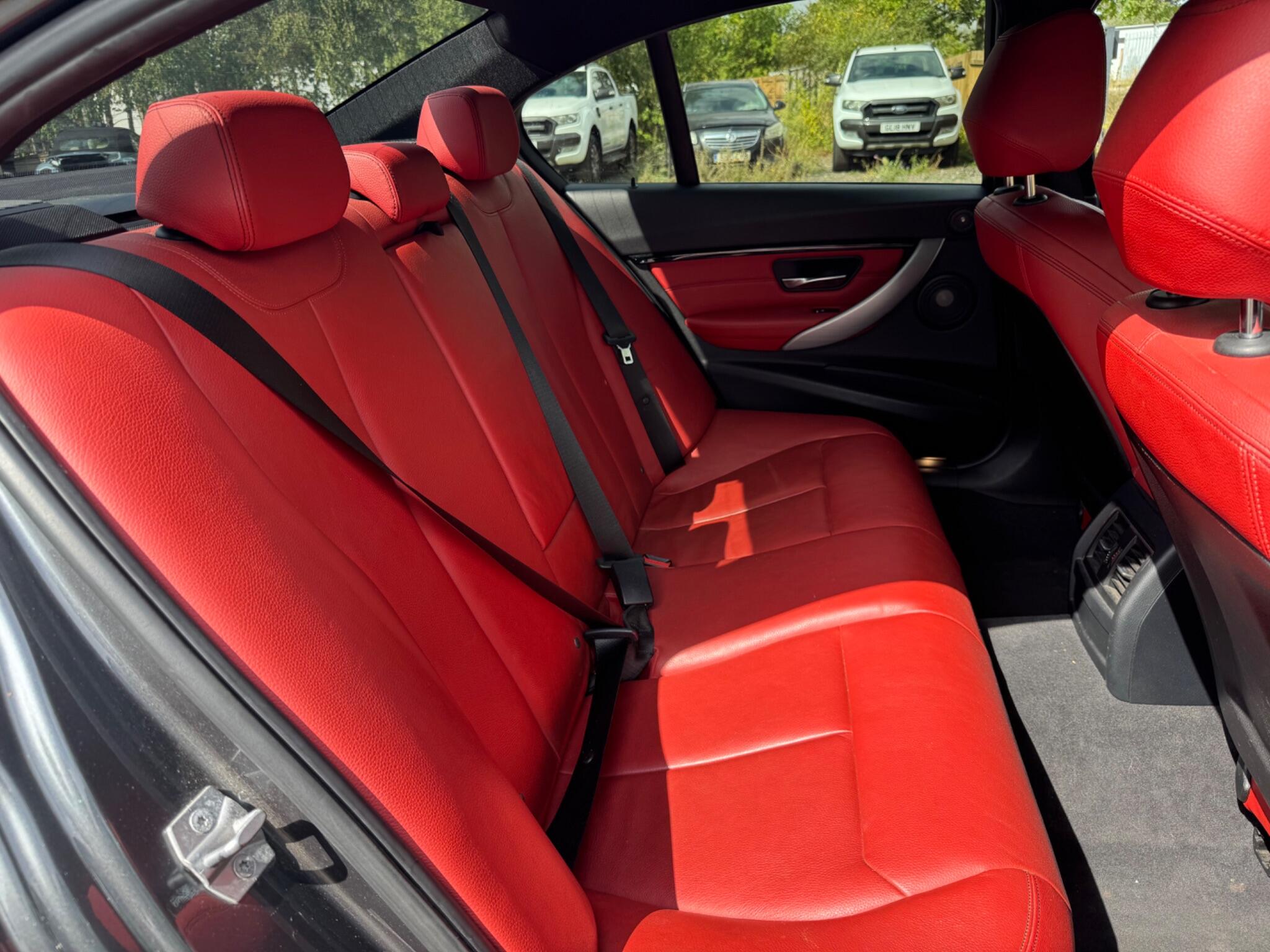 BMW 3 Series view 23