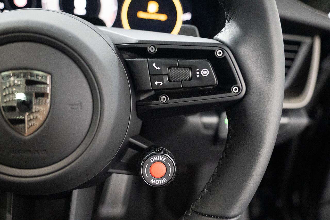 Porsche 911 view 9