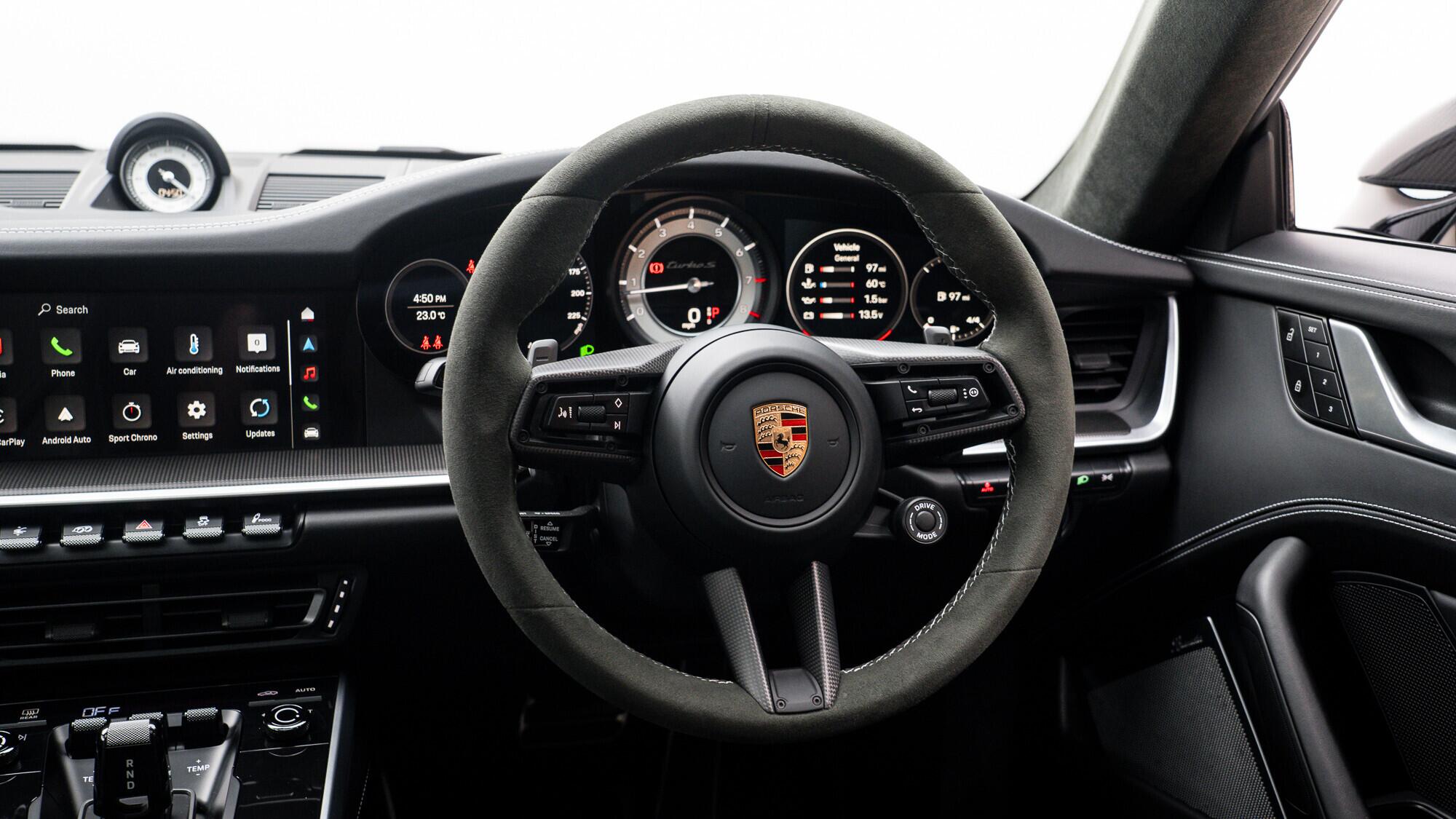 Porsche 911 view 10