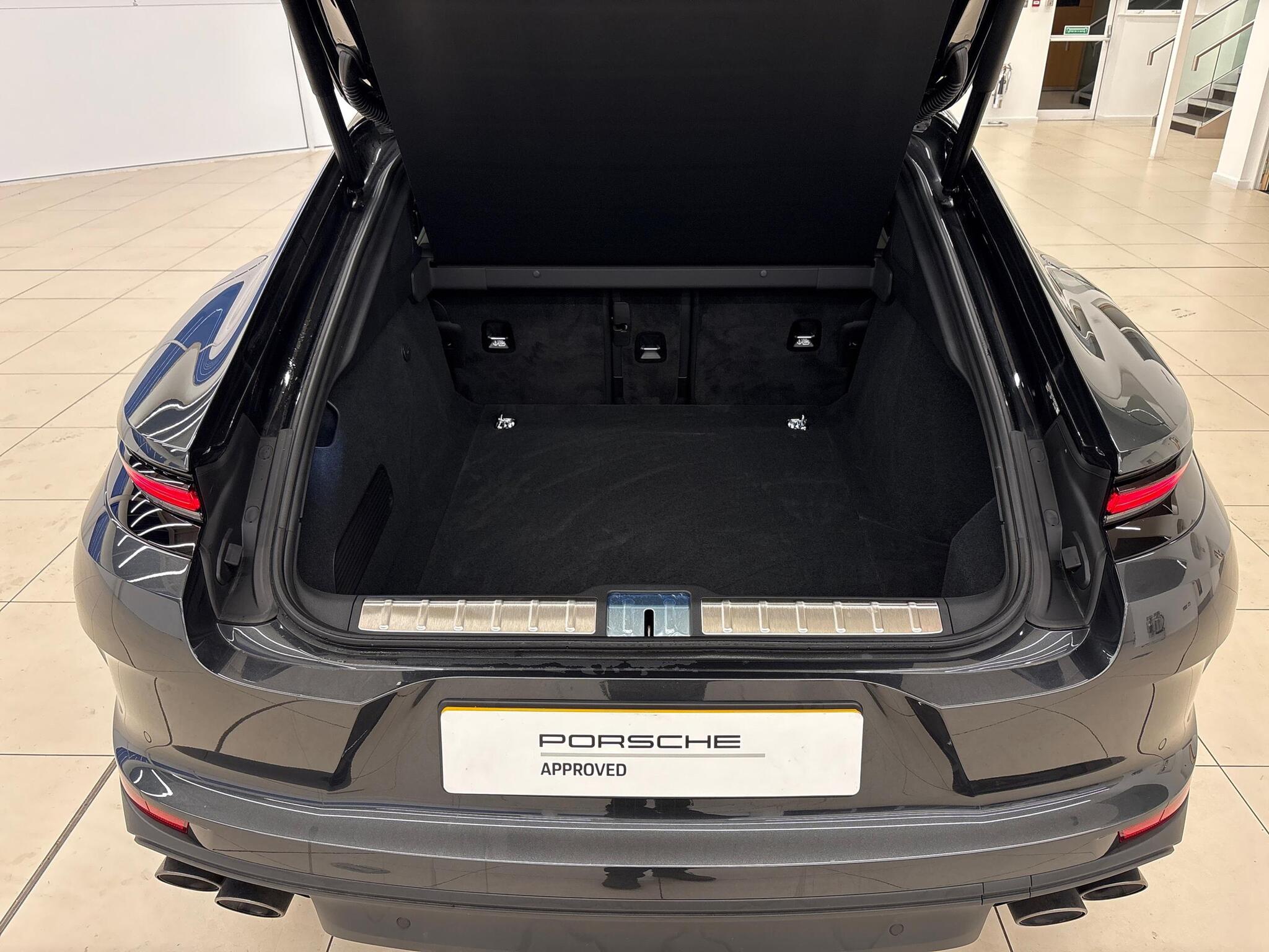 Porsche Panamera view 19
