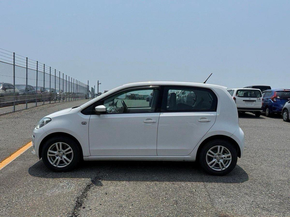 Volkswagen Up! view 6