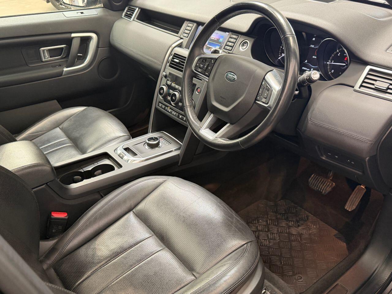 Land Rover Discovery Sport view 16