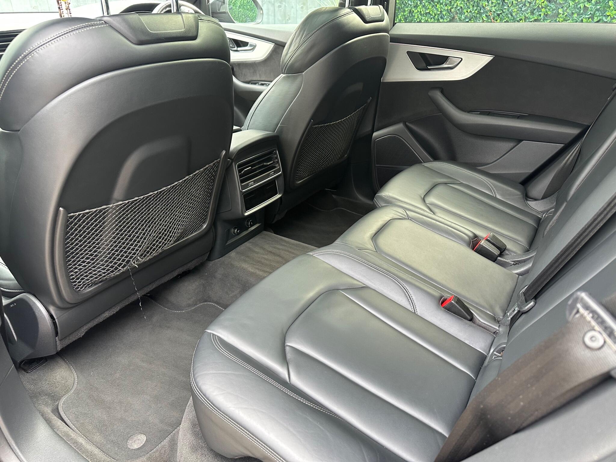 Audi Q8 view 52