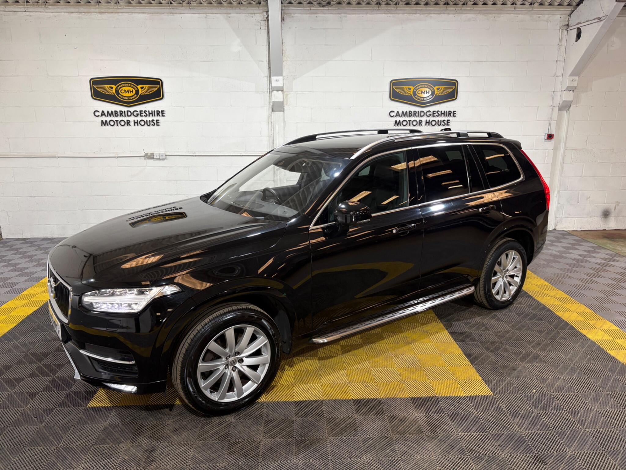 Volvo XC90 view 3
