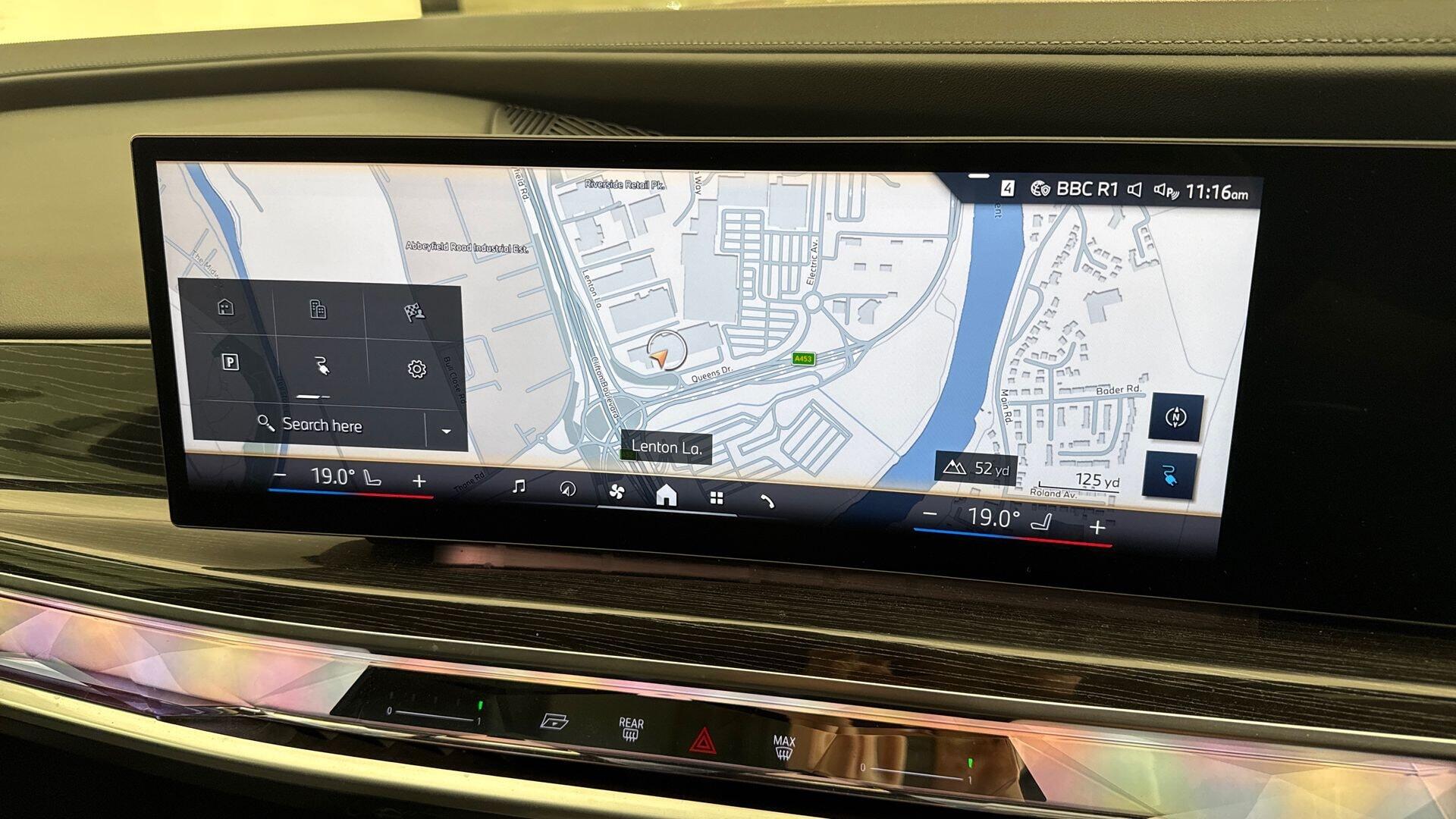 BMW I7 view 25