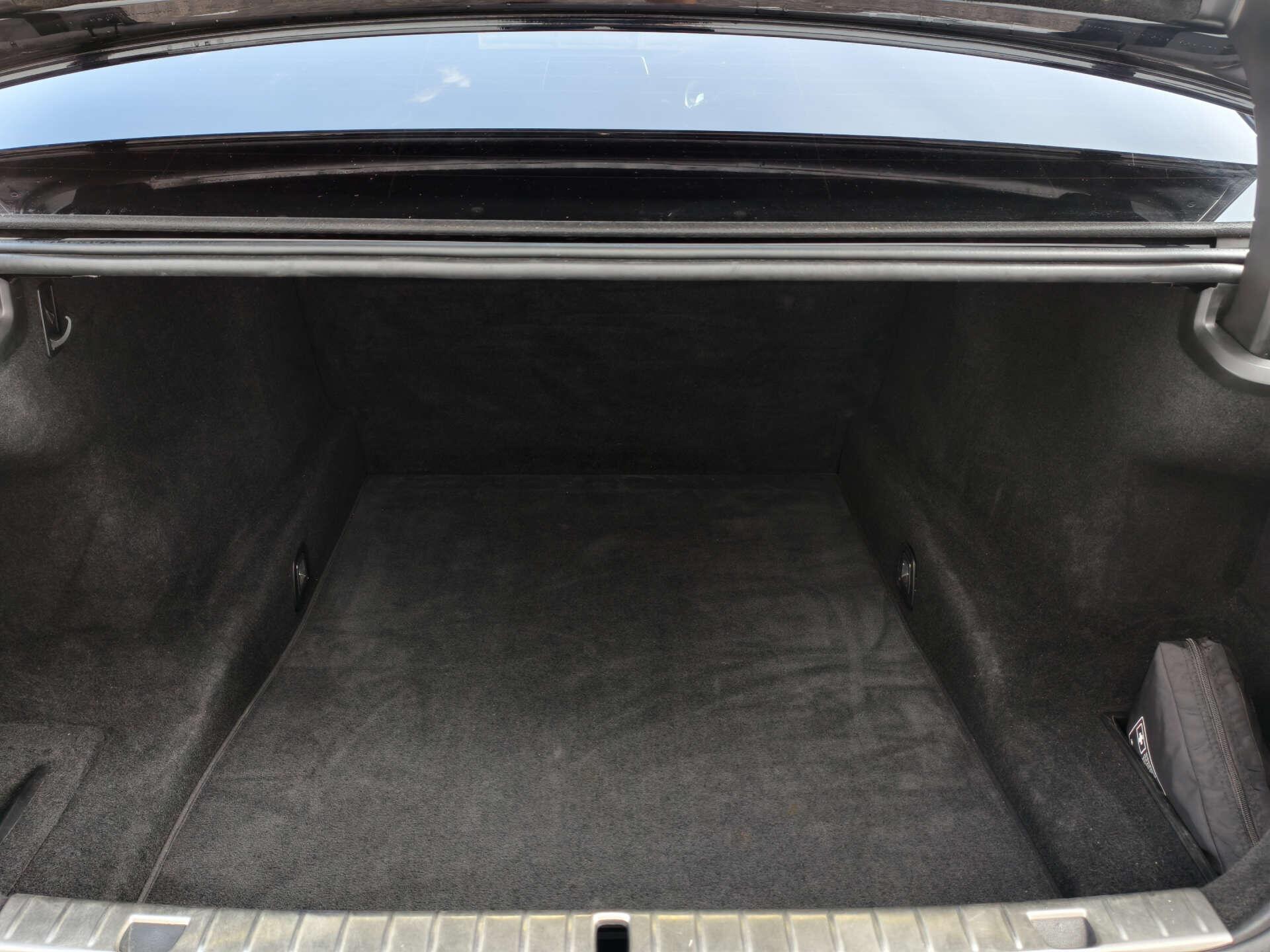 BMW 7 Series view 15
