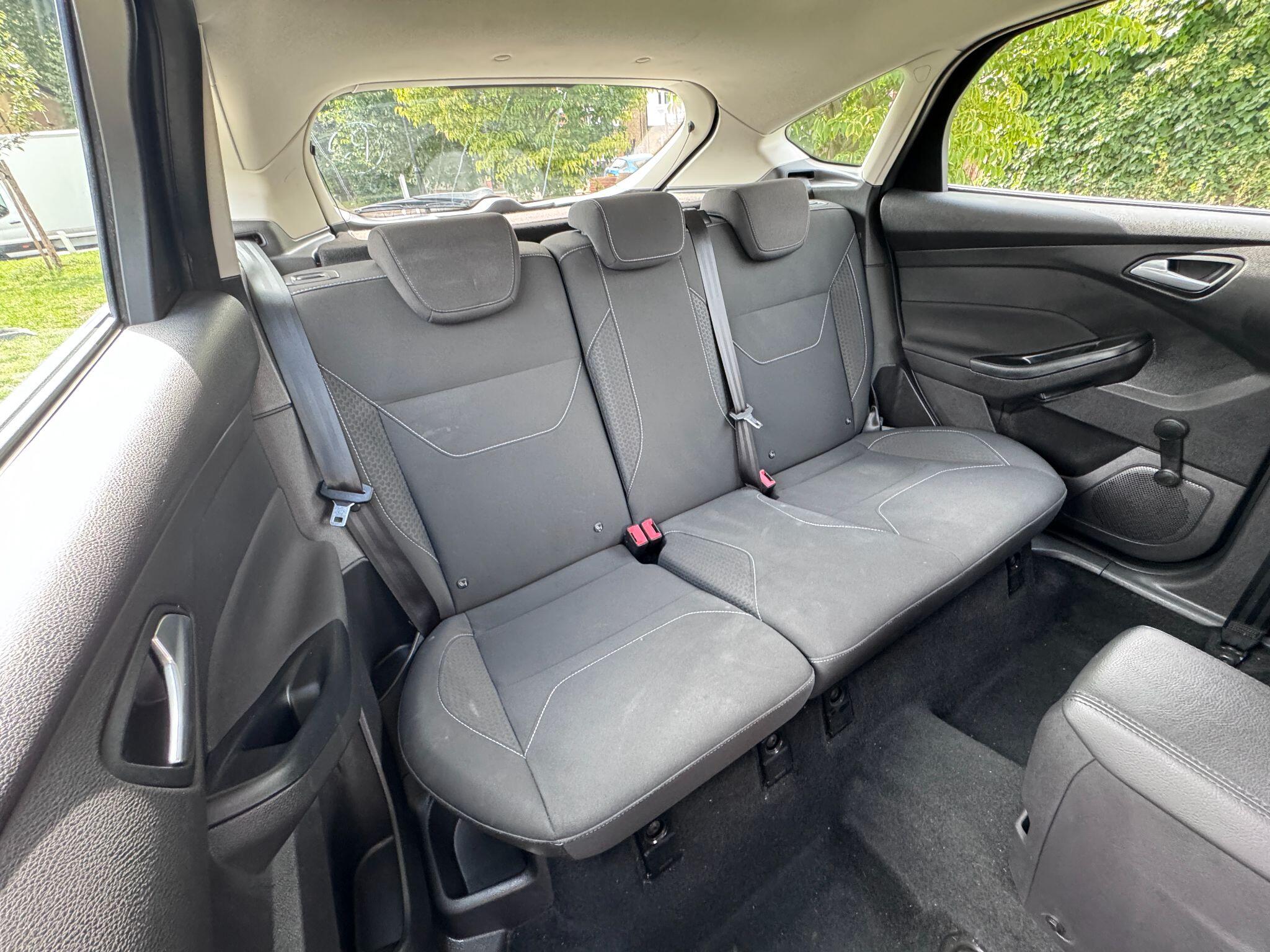 2016 Ford Focus image 22
