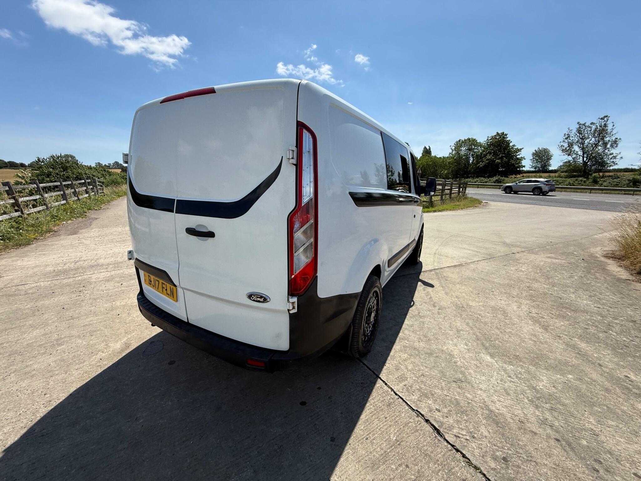 Ford Transit Custom 2.0 TDCi 290 L1 H1 5dr — photo 22 of 84