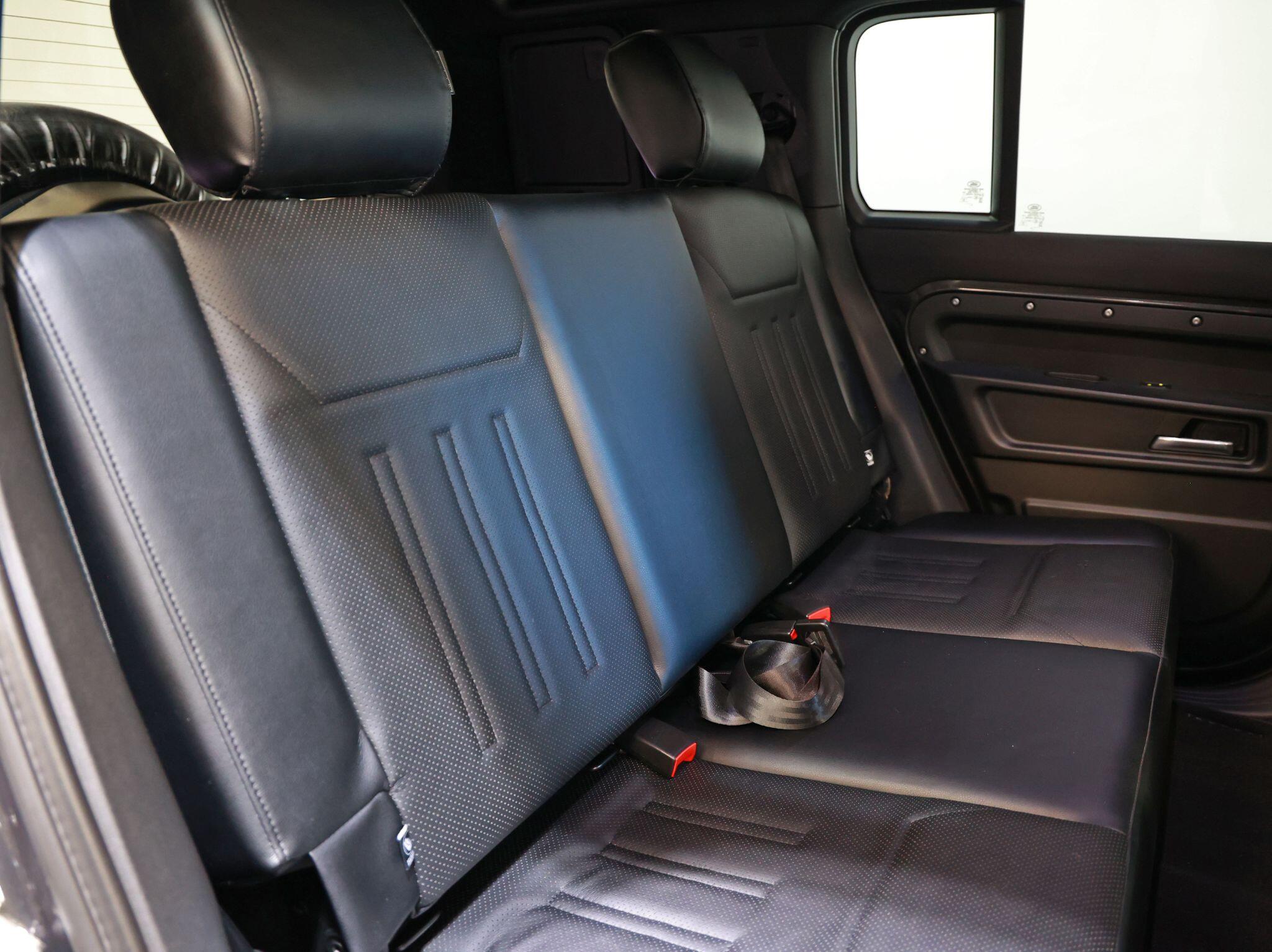 Land Rover Defender view 4