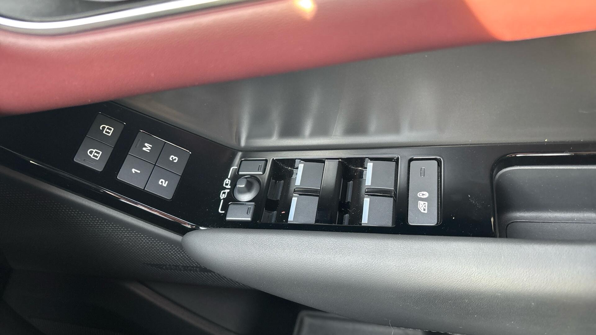 Land Rover Range Rover Velar view 48