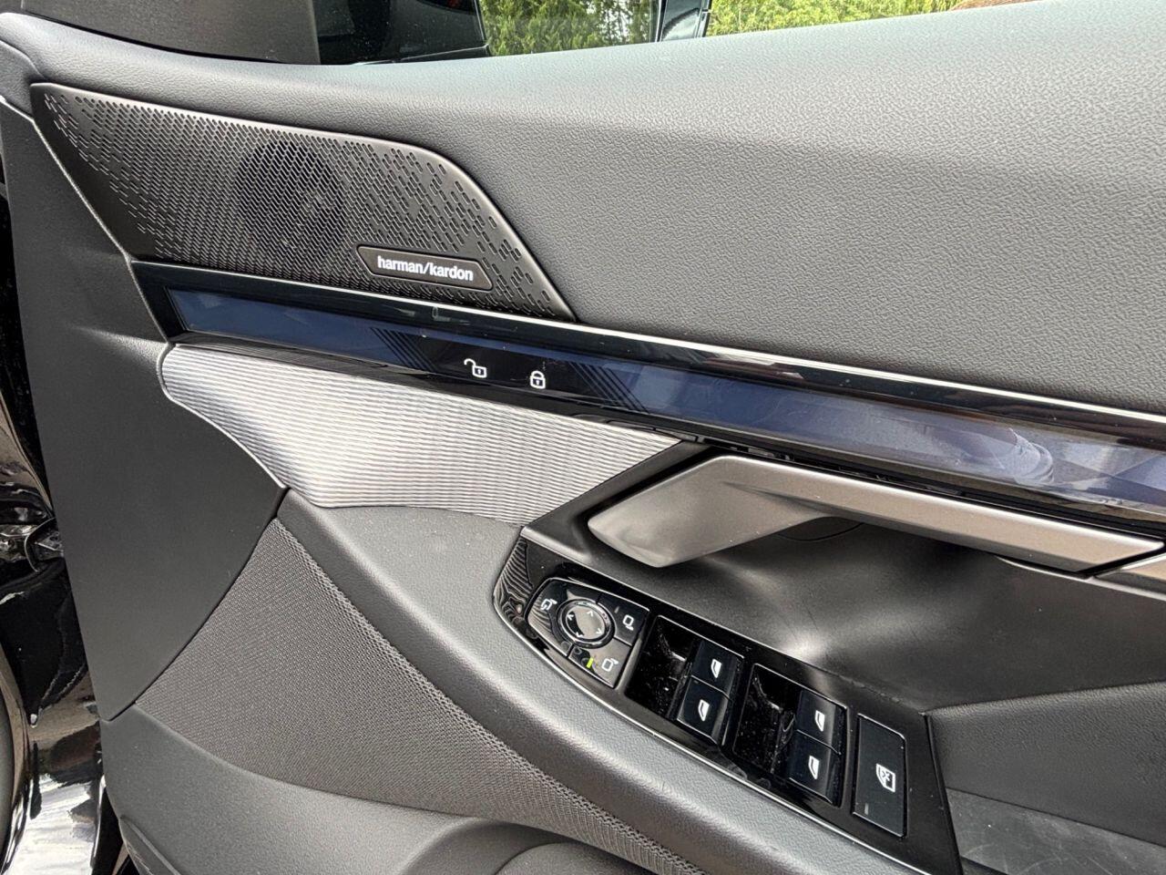 BMW 5 Series view 13