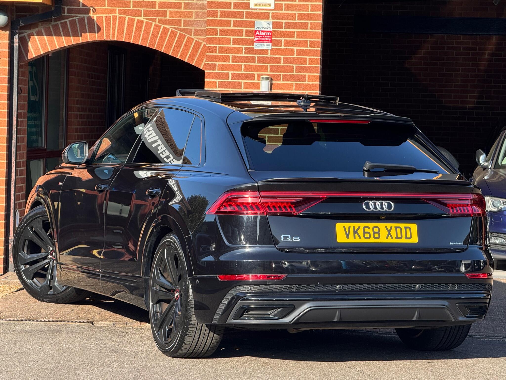 Audi Q8 view 3