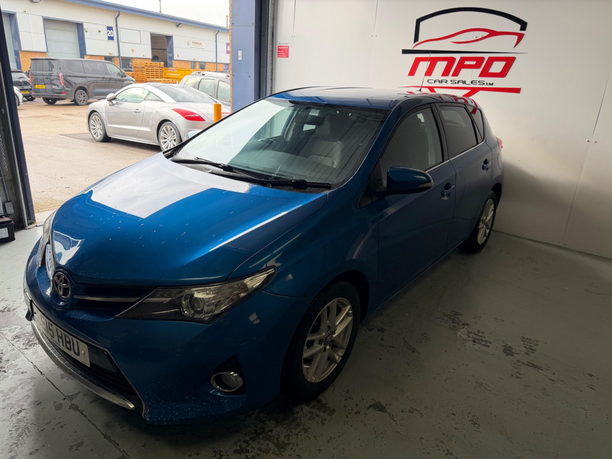 Toyota Auris view 2