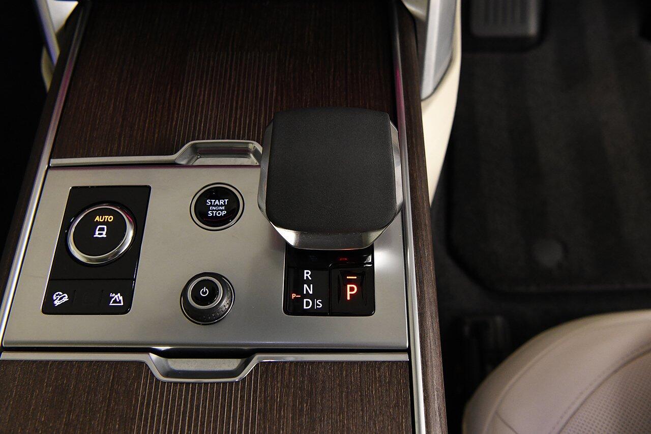 Land Rover Range Rover view 16