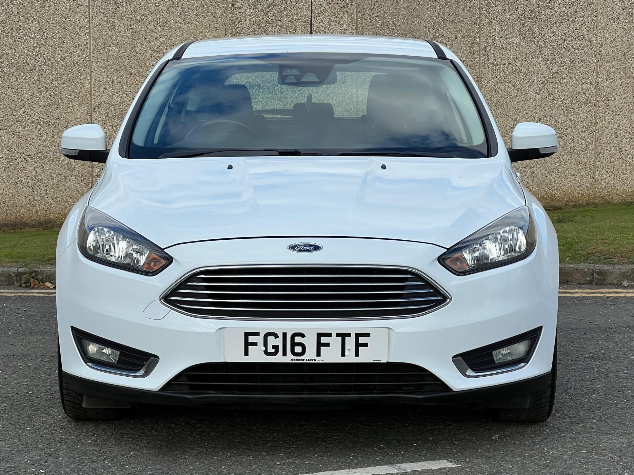 Ford Focus view 6